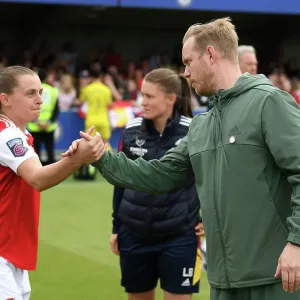 Arsenal Women vs. Chelsea Women: Eidevall and Maritz Share a Moment After FA Super League Clash Arsenal Women vs. Chelsea Women: Eidevall and Maritz Share a Moment After FA Super League Clash