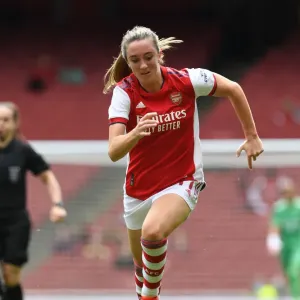 Arsenal Women vs. Chelsea Women: A Football Rivalry - Lisa Evans in Action at Emirates Stadium, 2021-22 Season