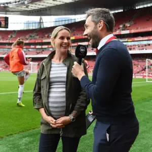 Arsenal Women vs. FC Bayern Munich: Nigel Mitchell and Kelly Smith's Reunion at Emirates Cup