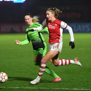 Arsenal Women vs HB Koge: Vivianne Miedema Faces Off in UEFA Women's Champions League Clash Arsenal Women vs HB Koge: Vivianne Miedema Faces Off in UEFA Women's Champions League Clash