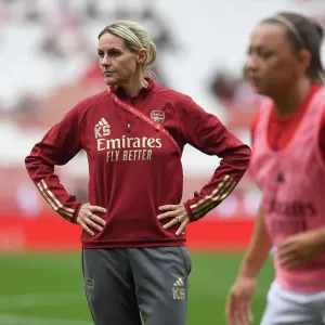 Arsenal Women vs Liverpool Women: Barclays Super League Showdown at Emirates Stadium (2023-24) - Coach Kelly Smith Leads Arsenal Arsenal Women vs Liverpool Women: Barclays Super League Showdown at Emirates Stadium (2023-24) - Coach Kelly Smith Leads Arsenal