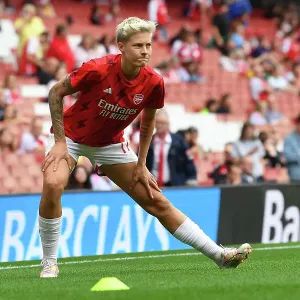 Arsenal Women vs Liverpool Women: Pre-Match Warm-Up, Barclays Women's Super League 2023-24, Emirates Stadium Arsenal Women vs Liverpool Women: Pre-Match Warm-Up, Barclays Women's Super League 2023-24, Emirates Stadium