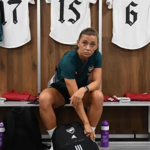 Arsenal Women vs Paris Saint-Germain: Showdown in the UEFA Women's Champions League Quarterfinals Arsenal Women vs Paris Saint-Germain: Showdown in the UEFA Women's Champions League Quarterfinals