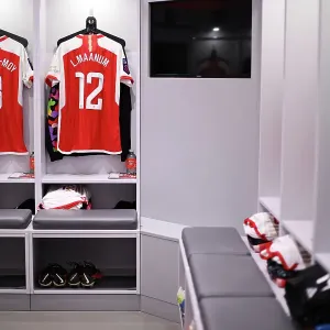 Arsenal Women vs. Tottenham Hotspur Women: Pre-Match Focus - Arsenal Dressing Room: Ready for Battle