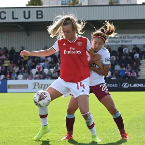 Arsenal Women vs. West Ham United: A Tight WSL Showdown - Jill Roord Fends Off Opponent