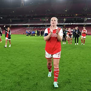 Arsenal Women's Champions League Victory: Kim Little Rejoices with Fans after Triumph over FC Zurich
