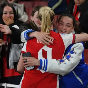 Arsenal Women's Champions League Victory: Beth Mead Celebrates with Fans Arsenal Women's Champions League Victory: Beth Mead Celebrates with Fans