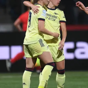 Arsenal Women's Championship Victory: Nobbs and Mead's Five-Goal Blitz Against HB Koge