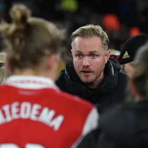 Arsenal Women's Coach Jonas Eidevall Motivates Team During Half-time at Emirates Stadium vs Manchester United