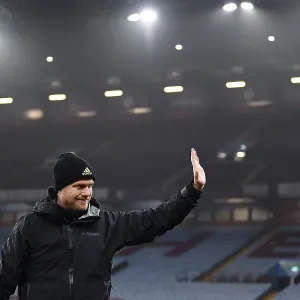 Arsenal Women's Coach Reacts after Aston Villa vs Arsenal (2022-23) Arsenal Women's Coach Reacts after Aston Villa vs Arsenal (2022-23)