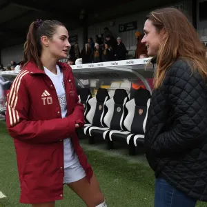 Arsenal Women's Emily Fox and Heather O'Reilly Share Heartwarming Post-Match Moment at FA Cup Fourth Round Arsenal Women's Emily Fox and Heather O'Reilly Share Heartwarming Post-Match Moment at FA Cup Fourth Round