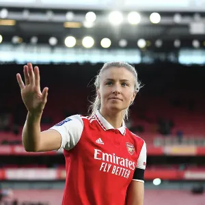 Arsenal Women's Historic FA Super League Victory: Leah Williamson's Triumphant Celebration at Emirates Stadium
