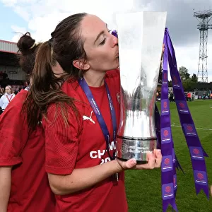 Arsenal Women's Historic WSL Title Win: Celebrating with Captain Lisa Evans and the Trophy