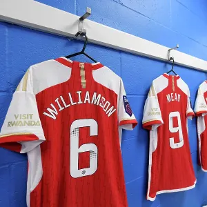 Arsenal Women's Pre-Match: Leah Williamson's Focused Expression in Reading's Stadium Arsenal Women's Pre-Match: Leah Williamson's Focused Expression in Reading's Stadium