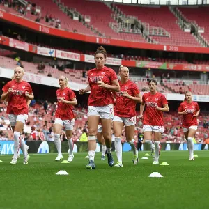 Arsenal Women's Pre-Match Warm-Up vs Liverpool Women at Emirates Stadium (2023-24) - Jen Beattie and Teammates Gear Up Arsenal Women's Pre-Match Warm-Up vs Liverpool Women at Emirates Stadium (2023-24) - Jen Beattie and Teammates Gear Up