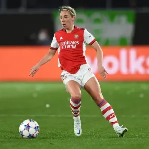Arsenal Women's Quest for Champions: Nobbs in Action vs. VfL Wolfsburg