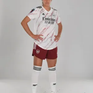 Arsenal Women's Squad 2020-21: Lisa Evans at Team Photoshoot