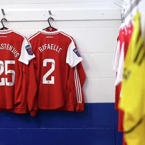 Arsenal Women's Squad: Pre-Match Focus before Battle against Chelsea Arsenal Women's Squad: Pre-Match Focus before Battle against Chelsea