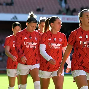 Arsenal Women's Squad: Pre-Match Focus at Emirates Stadium (2023-24) - Arsenal vs Aston Villa