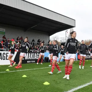 Arsenal Women's Squad Pre-Match Warm-Up vs Everton: Lotte Wubben-Moy in Focus at Meadow Park Arsenal Women's Squad Pre-Match Warm-Up vs Everton: Lotte Wubben-Moy in Focus at Meadow Park