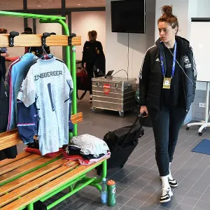 Arsenal Women's Squad Prepares for UEFA Champions League Semi-Final Showdown against VfL Wolfsburg