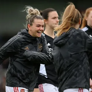 Arsenal Women's Star Laura Wienroither's Focused Warm-Up Ahead of Manchester City Showdown