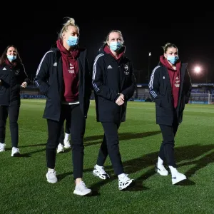 Arsenal Women's Star Players Stina Blackstenius, Frida Maanum, and Laura Wienroither Prepare for FA WSL Showdown Against Chelsea Arsenal Women's Star Players Stina Blackstenius, Frida Maanum, and Laura Wienroither Prepare for FA WSL Showdown Against Chelsea