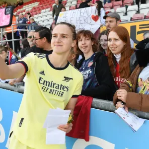 Arsenal Women's Star Vivianne Miedema Takes a Selfie with Fan after West Ham United Match