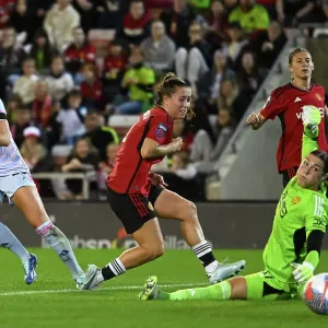 Arsenal Women's Super League Triumph: Stina Blackstenius Nets Opening Goal Against Manchester United Arsenal Women's Super League Triumph: Stina Blackstenius Nets Opening Goal Against Manchester United