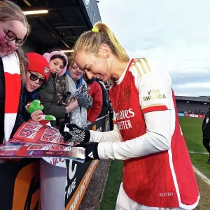 Arsenal Women's Super League Victory: Amanda Ilestedt Celebrates with Fans
