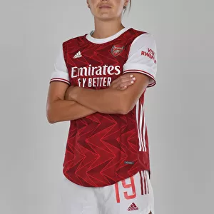 Arsenal Women's Team 2020-21: Caitlin Foord at Arsenal Photocall