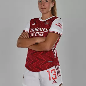 Arsenal Women's Team 2020-21: Lia Walti at Arsenal Womens Photocall