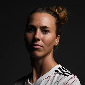 Arsenal Women's Team 2020-21: Viki Schnaderbeck at Photocall