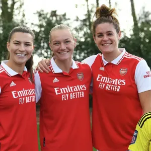 Arsenal Women's Team 2022-23: Squad Photo Featuring Steph Catley, Frida Maanum, and Jennifer Beattie Arsenal Women's Team 2022-23: Squad Photo Featuring Steph Catley, Frida Maanum, and Jennifer Beattie
