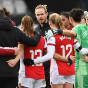 Arsenal Women's Team Huddle: Jonas Eidevall Discusses Strategy Post-Match Against Manchester United Arsenal Women's Team Huddle: Jonas Eidevall Discusses Strategy Post-Match Against Manchester United