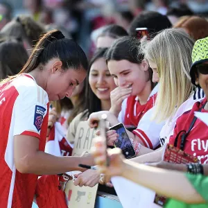 Arsenal Women's Team: Rafaelle Souza Signs Autographs After Arsenal v Aston Villa Match Arsenal Women's Team: Rafaelle Souza Signs Autographs After Arsenal v Aston Villa Match