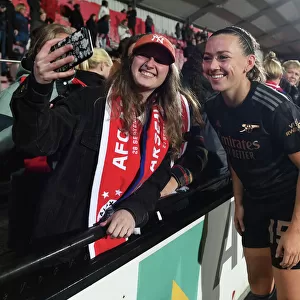 Arsenal Women's Team Triumphs at AFC Ajax: McCabe's Selfie with Fans in UEFA Women's Champions League
