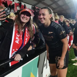 Arsenal Women's Team Triumphs at AFC Ajax: McCabe's Selfie with Fans in UEFA Women's Champions League Arsenal Women's Team Triumphs at AFC Ajax: McCabe's Selfie with Fans in UEFA Women's Champions League