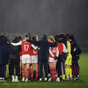 Arsenal Women's Team Unites After Hard-Fought Victory Against Reading in FA WSL Arsenal Women's Team Unites After Hard-Fought Victory Against Reading in FA WSL