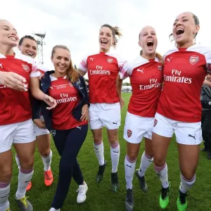 Arsenal Women's Victory: Williamson, Walti, Bloodworth, Mead, and McCabe Celebrate Over Manchester City