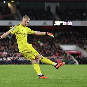 Arsenal's Aaron Ramsdale in Action: Arsenal vs. Chelsea, Premier League 2022-23