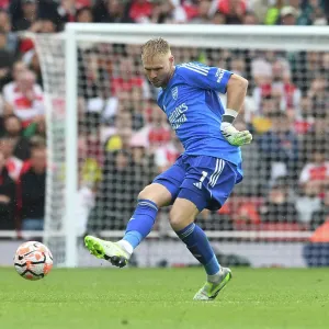 Arsenal's Aaron Ramsdale in Action: Arsenal vs. Fulham, 2023-24 Premier League