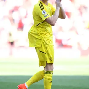 Arsenal's Aaron Ramsdale Celebrates with Fans after Arsenal vs. Leicester City, 2022-23 Premier League Match Arsenal's Aaron Ramsdale Celebrates with Fans after Arsenal vs. Leicester City, 2022-23 Premier League Match