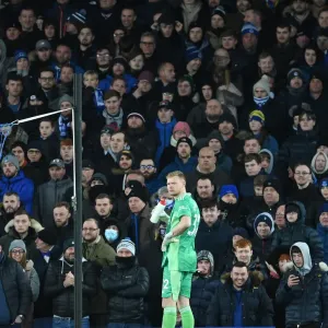 Arsenal's Aaron Ramsdale Faces Off in Intense Premier League Showdown Against Everton