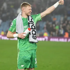Arsenal's Aaron Ramsdale Thumbs Up to Leeds Fans Amidst Premier League Tension