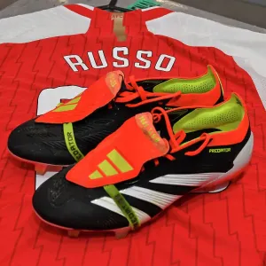 Arsenal's Alessia Russo Gears Up for Everton Clash in New Adidas Boots