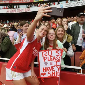 Arsenal Women Prints: Arsenal Women v Liverpool Women 2023-24