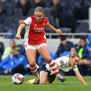 Arsenal's Alex Hennessy in Action: Arsenal Women vs. Tottenham Hotspur Women - MIND Series 2021-22 Arsenal's Alex Hennessy in Action: Arsenal Women vs. Tottenham Hotspur Women - MIND Series 2021-22