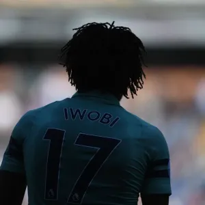 Arsenal's Alex Iwobi in Action against Burnley in Premier League Clash (2018-19)