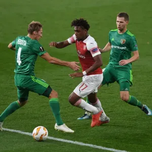 Arsenal's Alex Iwobi Clashes with Kobakhidze and Perduta in Europa League Battle